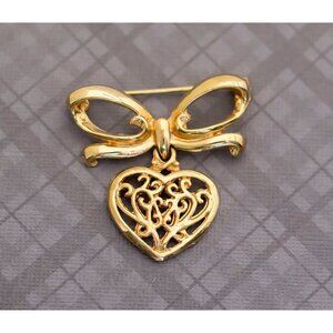 Vintage Gold Tone Elegant Heart Brooch G28